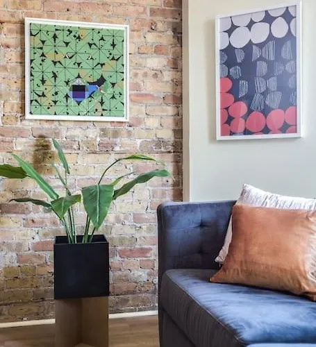 Beautifully Remodeled Third Floor Flat In River North - 3n Chicago