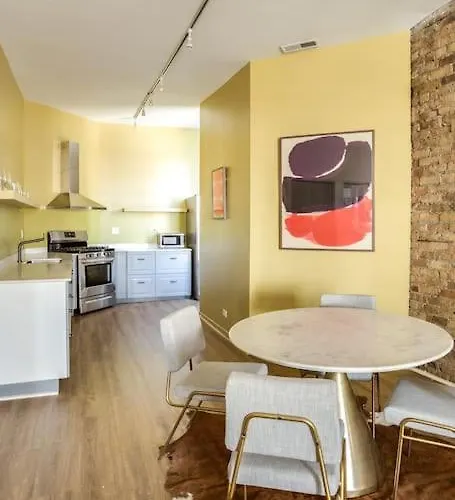 Beautifully Remodeled Third Floor Flat In River North - 3n Appartamento