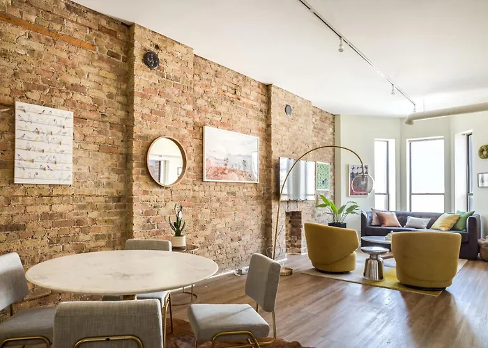 Beautifully Remodeled Third Floor Flat In River North - 3n *