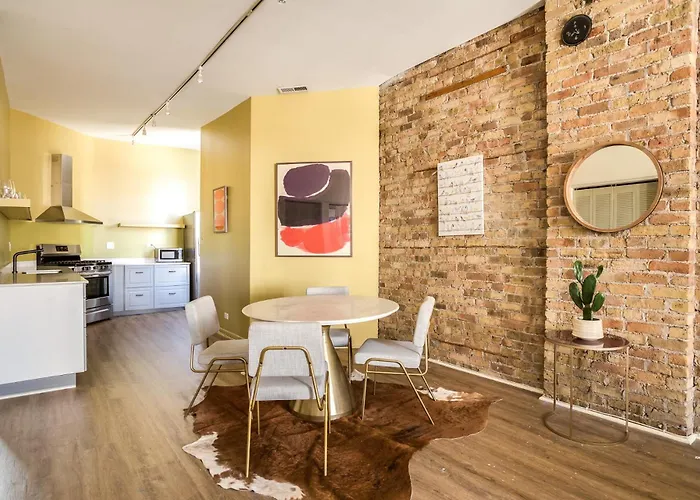 Beautifully Remodeled Third Floor Flat In River North - 3n